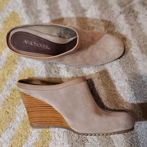 Tan Suede Aerosoles Wedge Mule